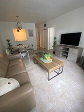 Lake Villa Apartments in Hallandale Beach, FL - Building Photo - Building Photo