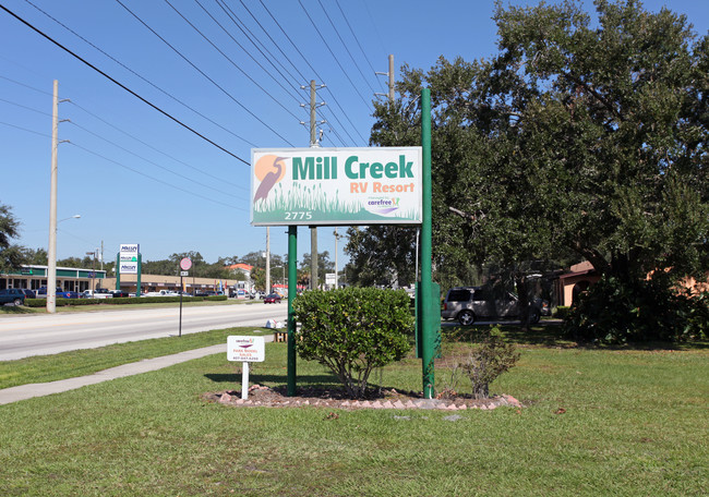 Mill Creek MH & RV Resort in Kissimmee, FL - Foto de edificio - Building Photo