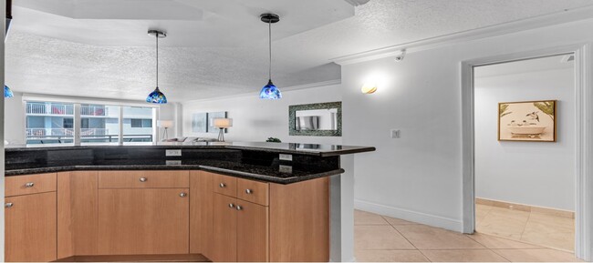 6917 Collins Ave, Unit 808 in Miami, FL - Building Photo - Building Photo