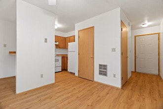 1 Bedroom in Multnomah Village in Portland, OR - Building Photo - Building Photo