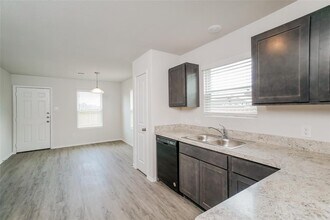 304 Fallow Deer Dr in Huntsville, TX - Building Photo - Building Photo