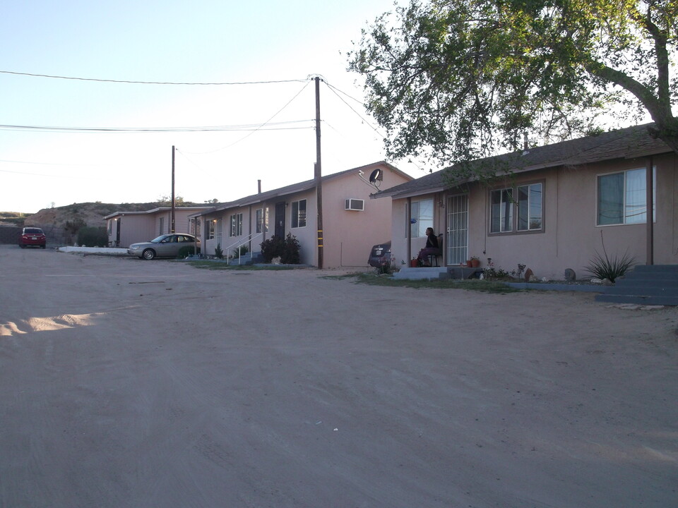 16675 Mojave Dr in Victorville, CA - Foto de edificio