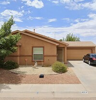4864 Camino Dos Vidas in Las Cruces, NM - Building Photo