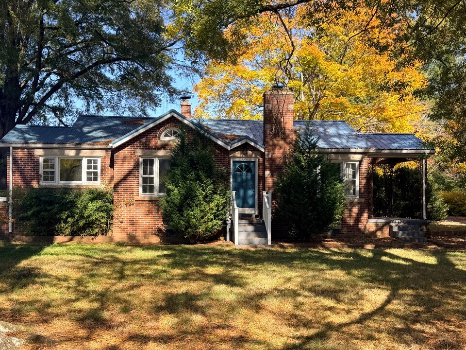 1828 Statesville Blvd in Salisbury, NC - Building Photo