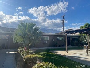 37067 Bankside Dr, Unit B in Cathedral City, CA - Foto de edificio - Building Photo