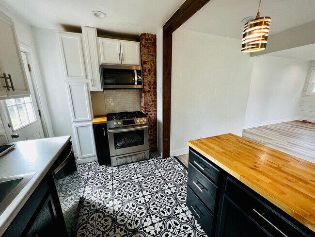 2416 NW 38th St in Oklahoma City, OK - Building Photo - Building Photo