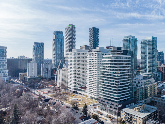 Distinction Condos in Toronto, ON - Building Photo - Building Photo