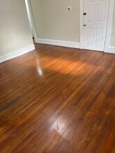 33 White St, Unit 33 B in Lowell, MA - Building Photo - Building Photo