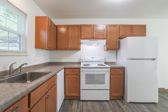 Beckwith Place Apartments in Grand Rapids, MI - Building Photo - Interior Photo