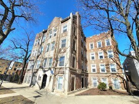 2936 W Palmer St, Unit 802 in Chicago, IL - Building Photo