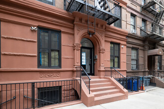 323 E 93rd St in New York, NY - Building Photo - Building Photo