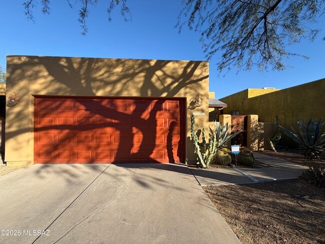 1401 E English Ivy Ct in Tucson, AZ - Building Photo - Building Photo