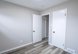 20860 Glen Lodge Rd in Ferndale, MI - Building Photo - Building Photo