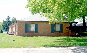 Devon Manor Apartments in Indianapolis, IN - Building Photo - Building Photo