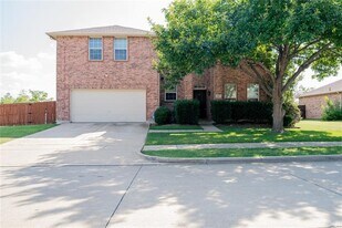524 Zachum Dr in Arlington, TX - Building Photo