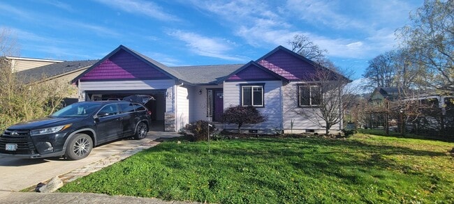 property at 125 S Ash St