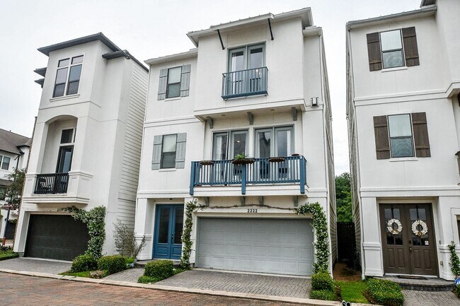 2222 Hilshire Lake Dr in Houston, TX - Building Photo - Building Photo