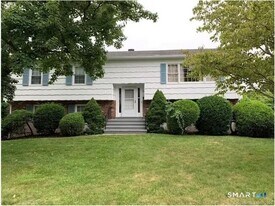 123 Folino Dr in Bridgeport, CT - Building Photo
