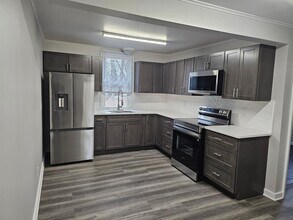 596 Milton Tpke in Marlboro, NY - Building Photo - Building Photo