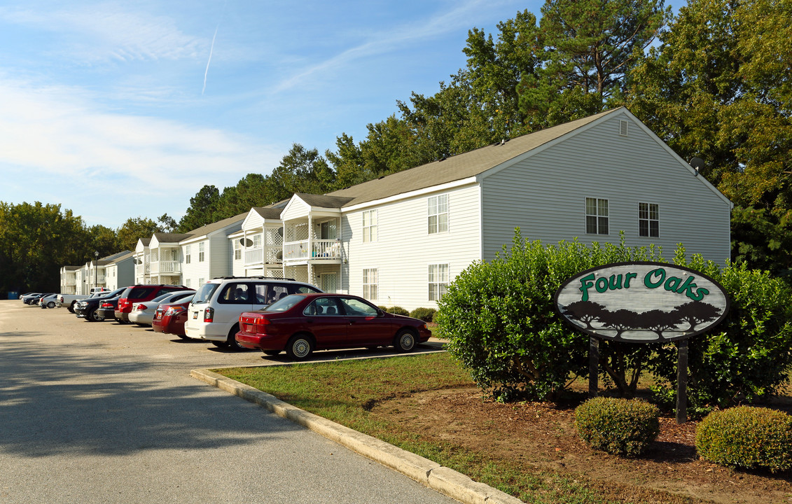 Four Oaks Apartments in Florence, SC - Foto de edificio