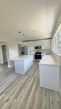 8350 SW 32nd St in Miami, FL - Building Photo - Building Photo