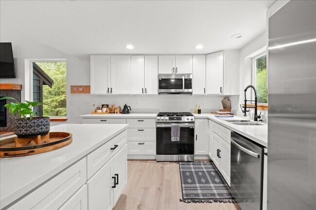 119 Winthrop Pl in Ashford, WA - Foto de edificio - Building Photo