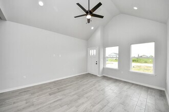 382 Rd 5704 in Cleveland, TX - Building Photo - Building Photo