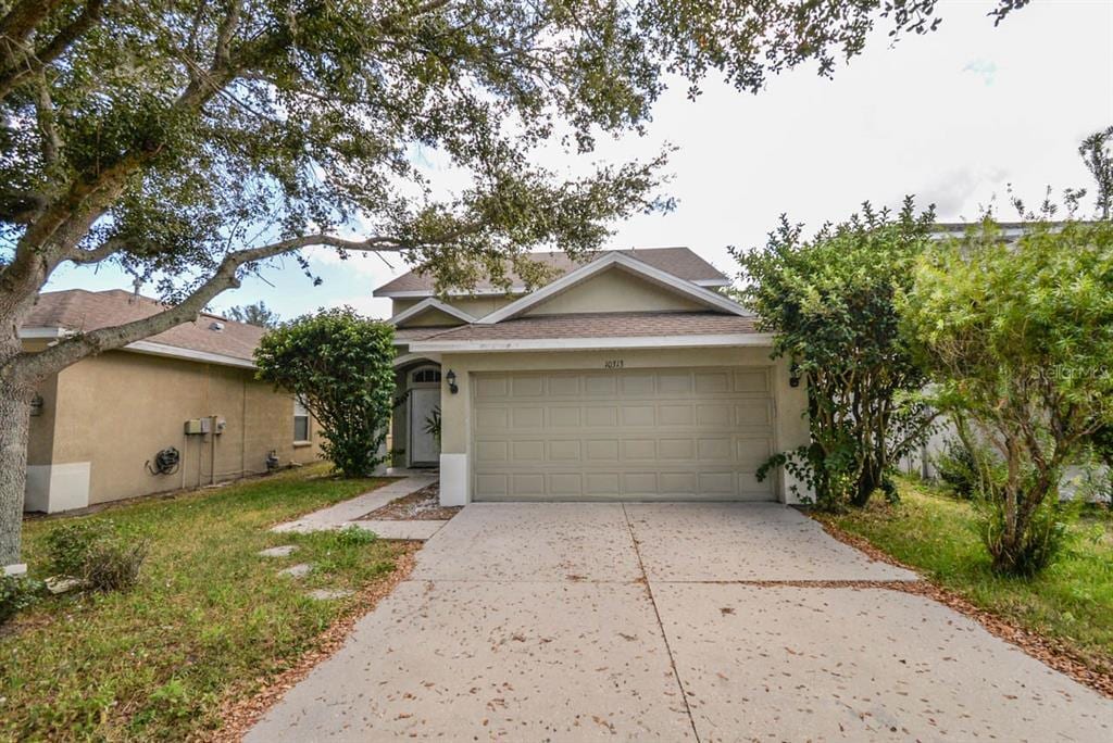 10313 Avelar Ridge Dr in Riverview, FL - Building Photo