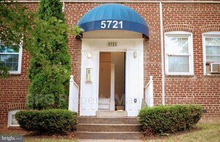 5721 11th St N in Arlington, VA - Building Photo