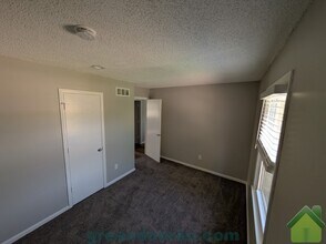 8081 Robinson St in Overland Park, KS - Building Photo - Building Photo