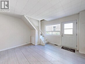 12 Wesleyan St in Halton Hills, ON - Building Photo - Building Photo