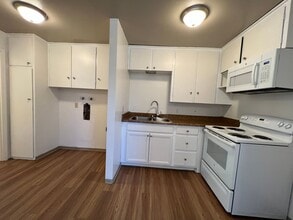 907 W Spruce St in Yakima, WA - Building Photo - Building Photo