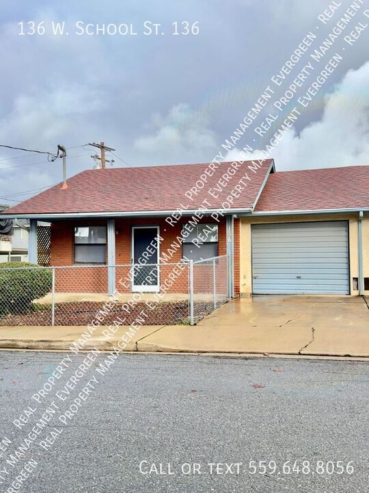 136 W School Ave in Porterville, CA - Building Photo