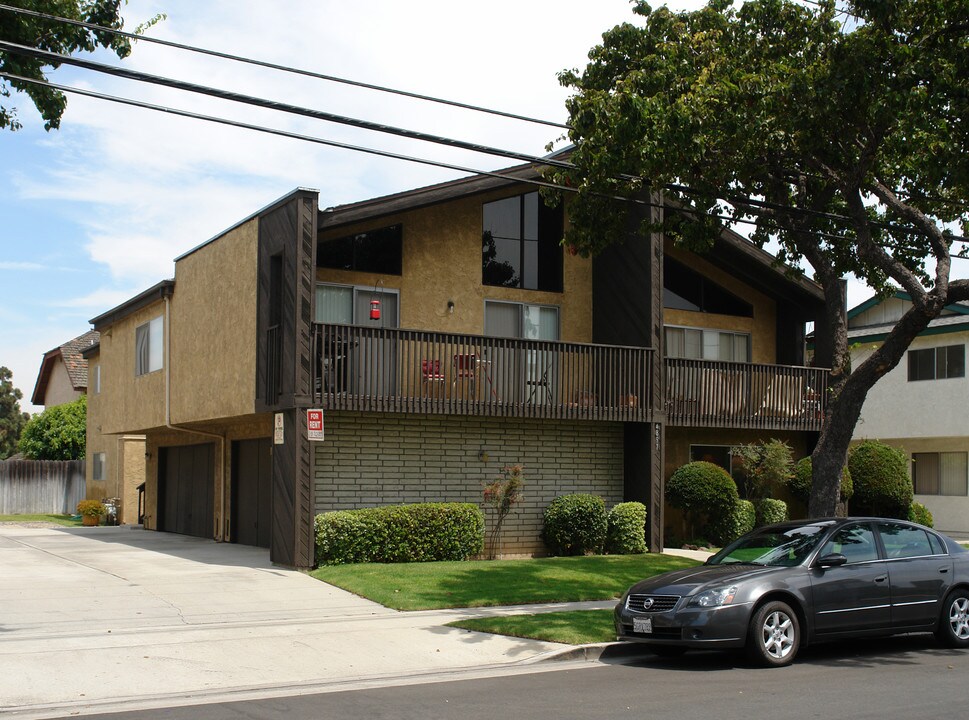 4891 Pearce St in Huntington Beach, CA - Building Photo