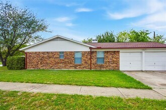 5900 Stardust Dr S in Watauga, TX - Building Photo - Building Photo