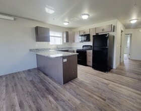 3656 Lena Ave in Idaho Falls, ID - Foto de edificio - Building Photo