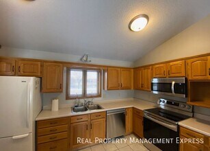 Spacious 4 bedroom 3 bathroom in Sioux Falls, SD - Building Photo - Building Photo