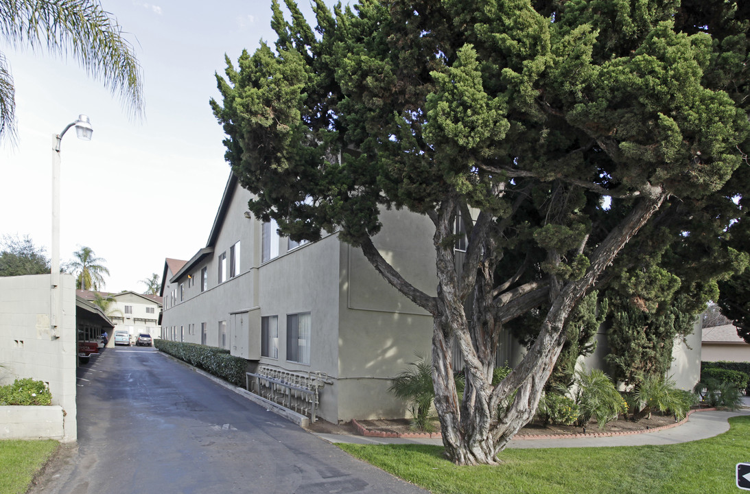 North Juniper Gardens in Escondido, CA - Building Photo