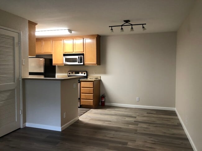 property at 2650 Somerset Park Cir