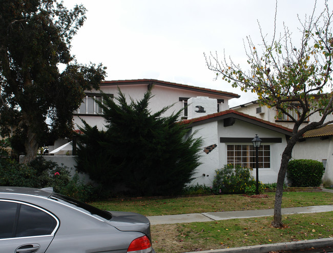 4262 Howard Ave in Los Alamitos, CA - Foto de edificio - Building Photo