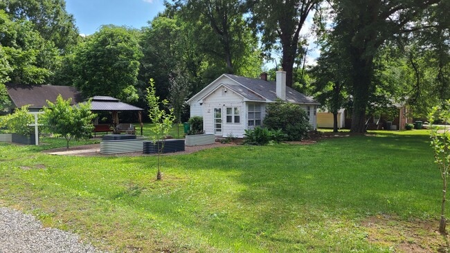 property at 6319 Tuckaseegee Rd