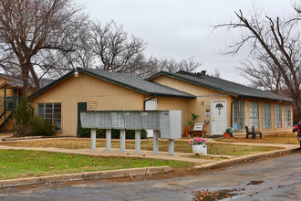 Village South Apartments in Oklahoma City, OK - Building Photo - Building Photo