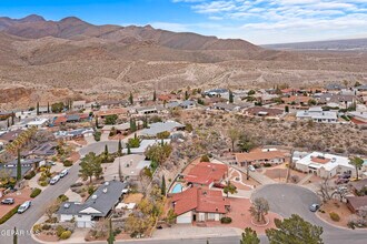 8201 Big Bend Dr in El Paso, TX - Building Photo - Building Photo