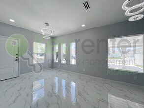 823 N Woodson Ave in Edinburg, TX - Foto de edificio - Building Photo