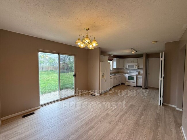 381 Sherman Dr in Franklin, OH - Building Photo - Building Photo