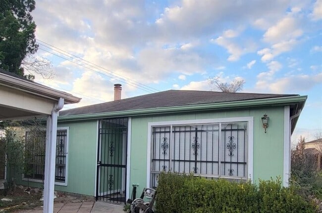 property at 13146 Newbrook Dr