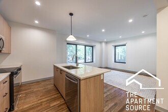 1341 W Estes Ave in Chicago, IL - Building Photo - Building Photo