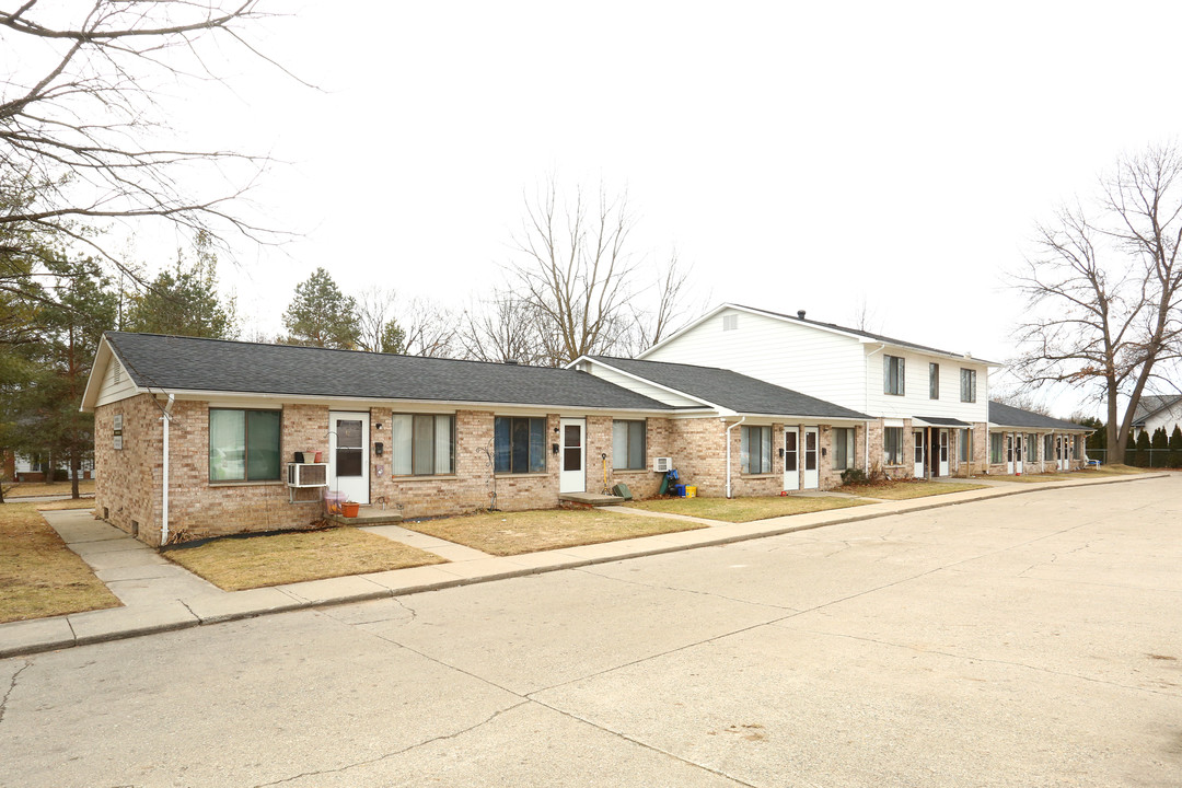 New Pine Apartments in Clio, MI - Foto de edificio