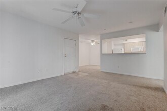 6955 N Durango Dr in Las Vegas, NV - Building Photo - Building Photo