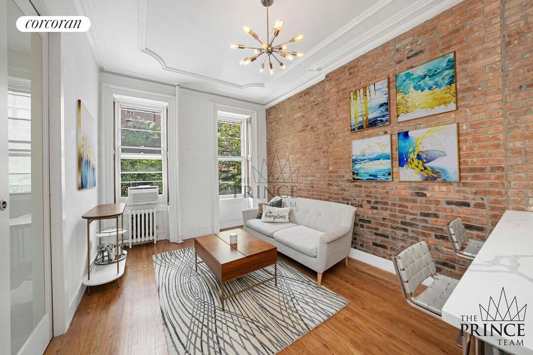 224 E 18th St in New York, NY - Building Photo